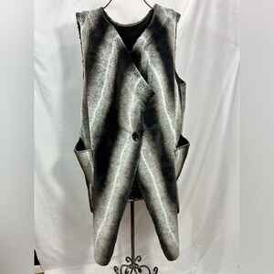 Nine West faux fur long vest size 1X